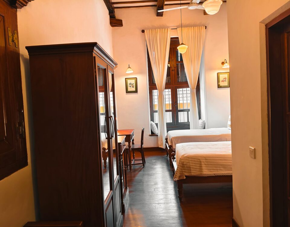 public-balcony-room-image