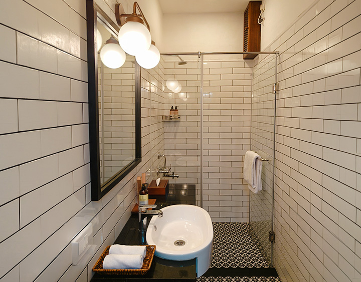 bathroom-ezekiel-image
